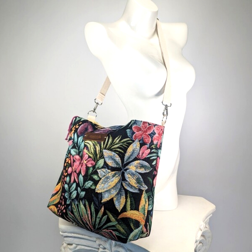 Original 6-in-1 Convertible Backpack with Zipper & Inside Pockets β BAGpack 2.0 - Picture 3 of 10